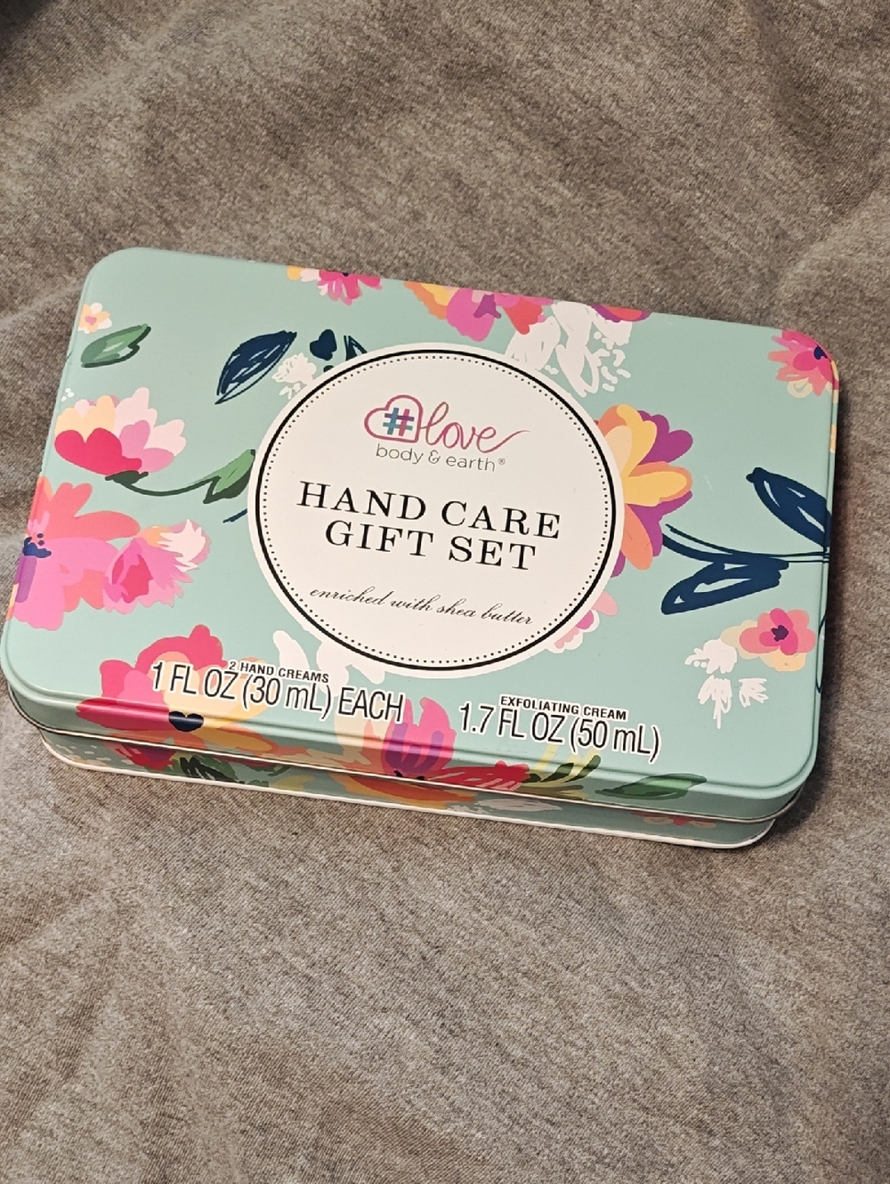 #love Body & Earth Floral Hand Care Gift Set - Mint with Pink Flowers